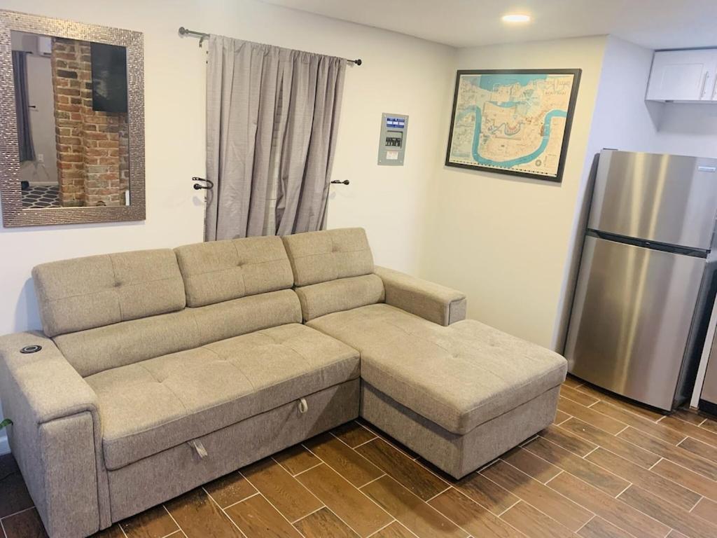 Vintage Uptown Hidden Gem, Walk To Everything New Renovation! New Orleans