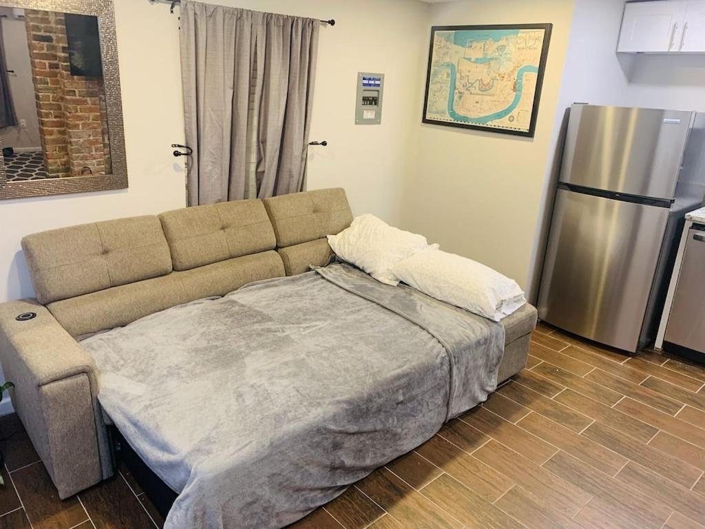 Vintage Uptown Hidden Gem, Walk To Everything New Renovation!